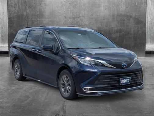 2023 Toyota Sienna XLE 8 Passenger