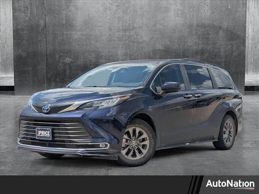 2023 Toyota Sienna XLE 8 Passenger