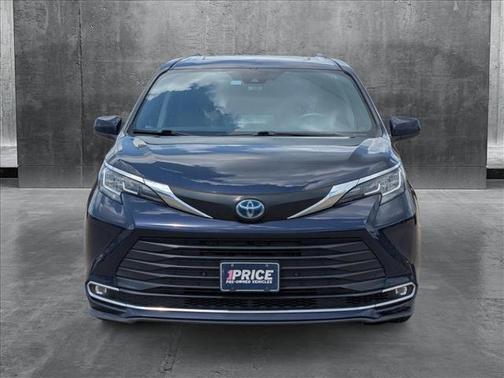 2023 Toyota Sienna XLE 8 Passenger