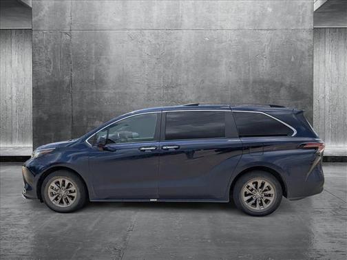 2023 Toyota Sienna XLE 8 Passenger