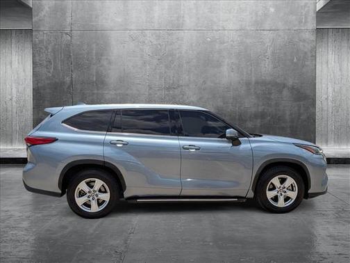 2021 Toyota Highlander LE