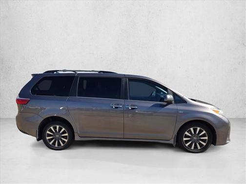 2020 Toyota Sienna XLE