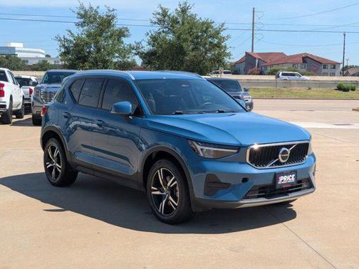 2023 Volvo XC40 B4 Core