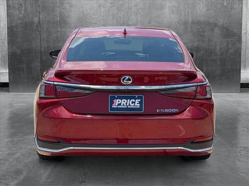 2020 Lexus ES 300h Base