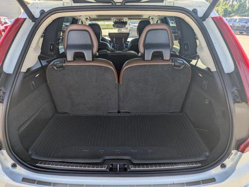 2019 Volvo XC90 T6 Momentum