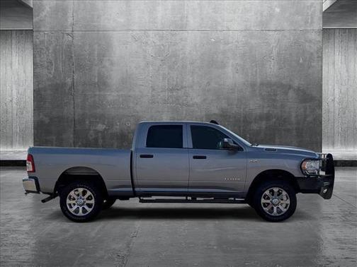 2022 RAM 2500 Tradesman Crew Cab 4x4 6'4' Box