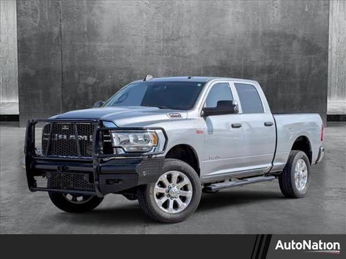 2022 RAM 2500 Tradesman Crew Cab 4x4 6'4' Box