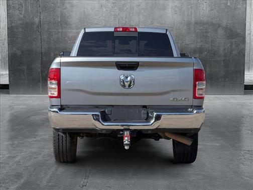 2022 RAM 2500 Tradesman Crew Cab 4x4 6'4' Box