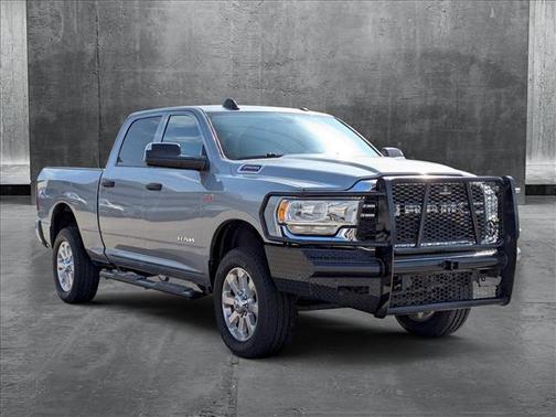 2022 RAM 2500 Tradesman Crew Cab 4x4 6'4' Box