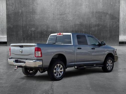 2022 RAM 2500 Tradesman Crew Cab 4x4 6'4' Box