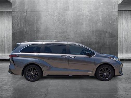 2021 Toyota Sienna XSE 7 Passenger