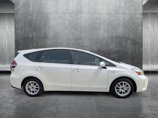 2016 Toyota Prius v Three