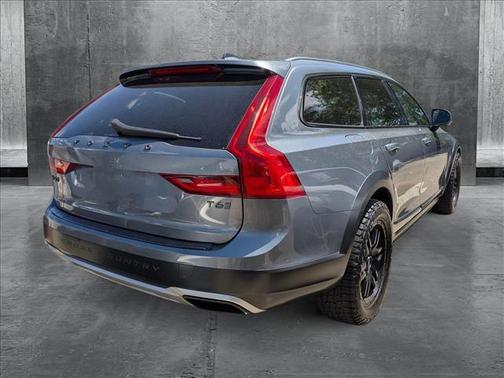 2017 Volvo V90 Cross Country T6