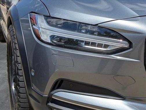 2017 Volvo V90 Cross Country T6