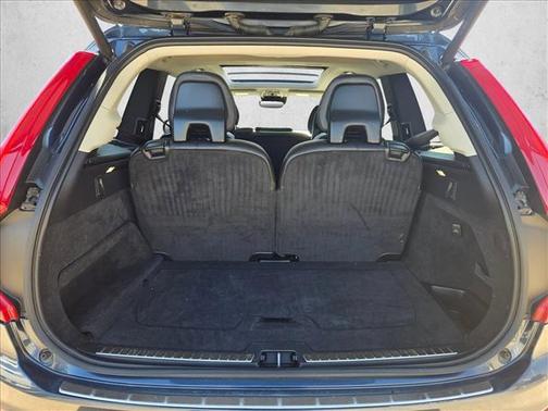 2018 Volvo XC90 T6 Momentum
