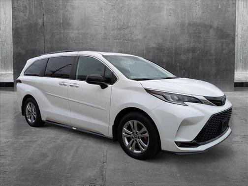 2022 Toyota Sienna XSE 7 Passenger