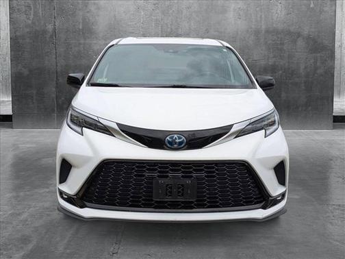 2022 Toyota Sienna XSE 7 Passenger