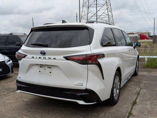 2022 Toyota Sienna XSE 7 Passenger