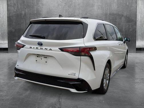 2022 Toyota Sienna XSE 7 Passenger