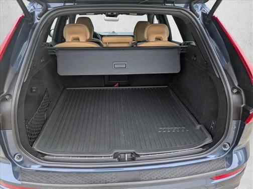 2023 Volvo XC60 B5 Ultimate Bright Theme