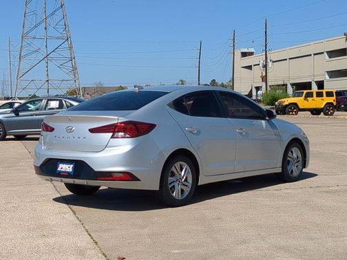 2019 Hyundai ELANTRA SEL