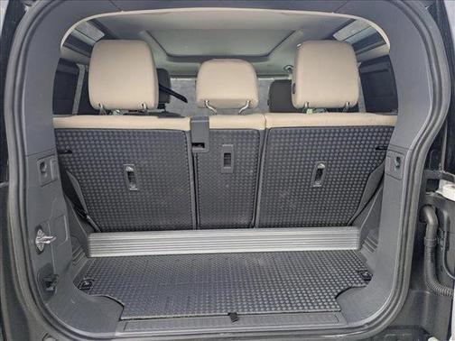 2023 Land Rover Defender 90 SE