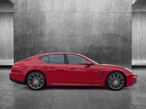 2016 Porsche Panamera 4