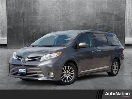 2018 Toyota Sienna XLE