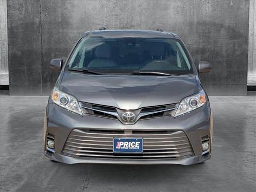 2018 Toyota Sienna XLE