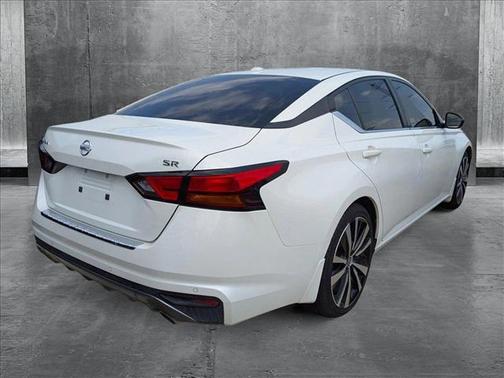 2022 Nissan Altima SR FWD