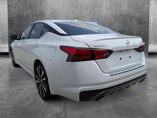 2022 Nissan Altima SR FWD