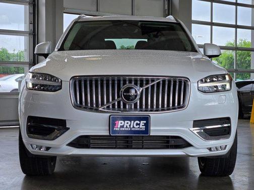 Crystal White Metallic 2022 Volvo XC90 T6 Inscription