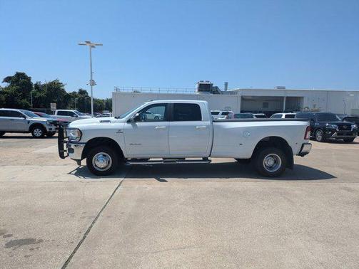 2022 RAM 3500 Big Horn Crew Cab 4x4 8' Box