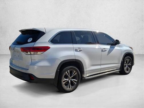 2017 Toyota Highlander LE I4