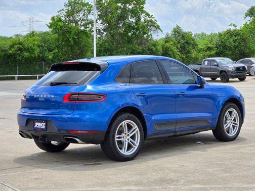 Sapphire Blue Metallic 2017 Porsche Macan Macan