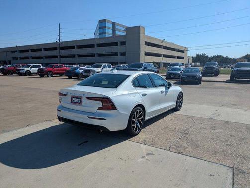 2020 Volvo S60 T5 Momentum