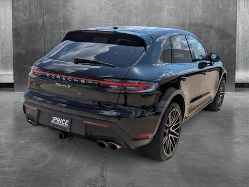 2025 Porsche Macan Base