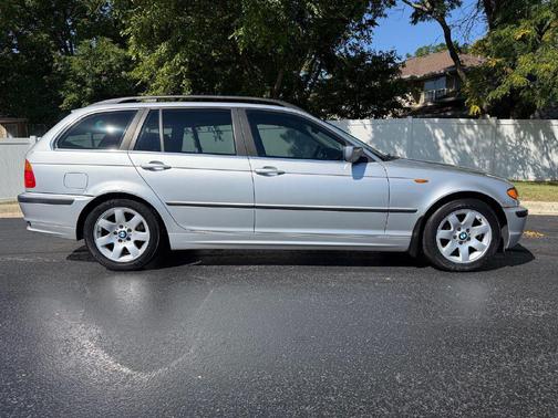 2003 BMW 325 IT