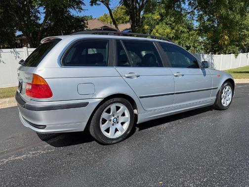 2003 BMW 325 IT