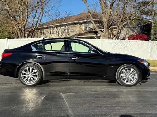 2015 INFINITI Q50 Premium