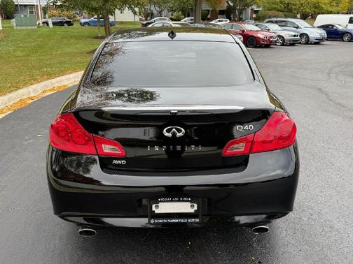 2015 INFINITI Q40 Base