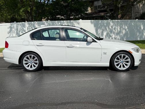 Alpine White 2011 BMW 328 xDrive