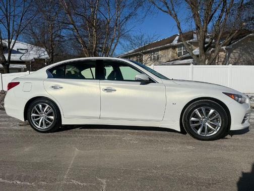 2015 INFINITI Q50 Premium