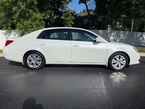 2010 Toyota Avalon XLS