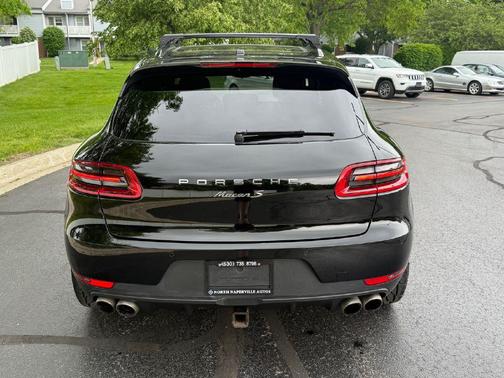 BLACK 2018 Porsche Macan Macan