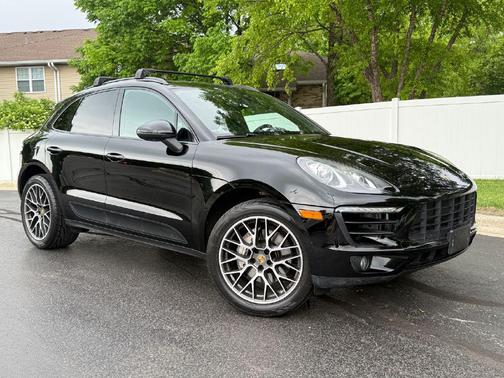 BLACK 2018 Porsche Macan Macan