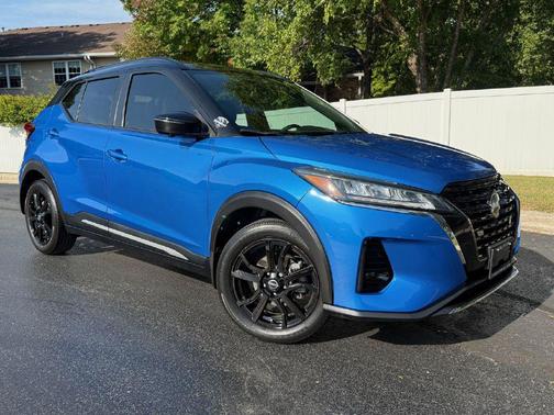 2023 Nissan Kicks SR