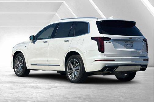 2022 Cadillac XT6 Premium Luxury FWD