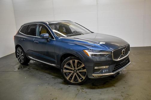 2023 Volvo XC60 B5 Ultimate Bright Theme