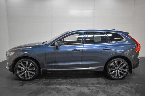 2023 Volvo XC60 B5 Ultimate Bright Theme